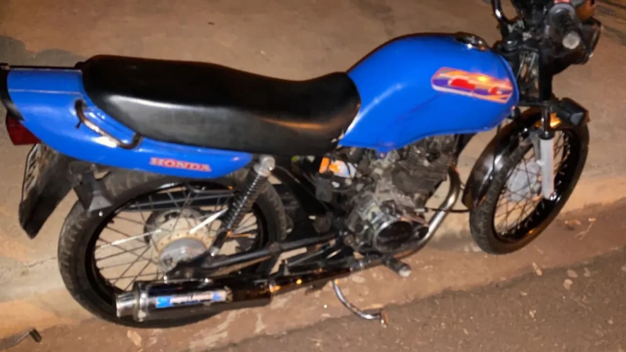 Motociclista com moto furtada se envolve em acidente em Paiçandu.