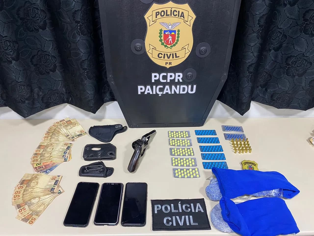 Em abordagem polícia civil de Paiçandu apreende munições, revólver e comprimidos de pramil
