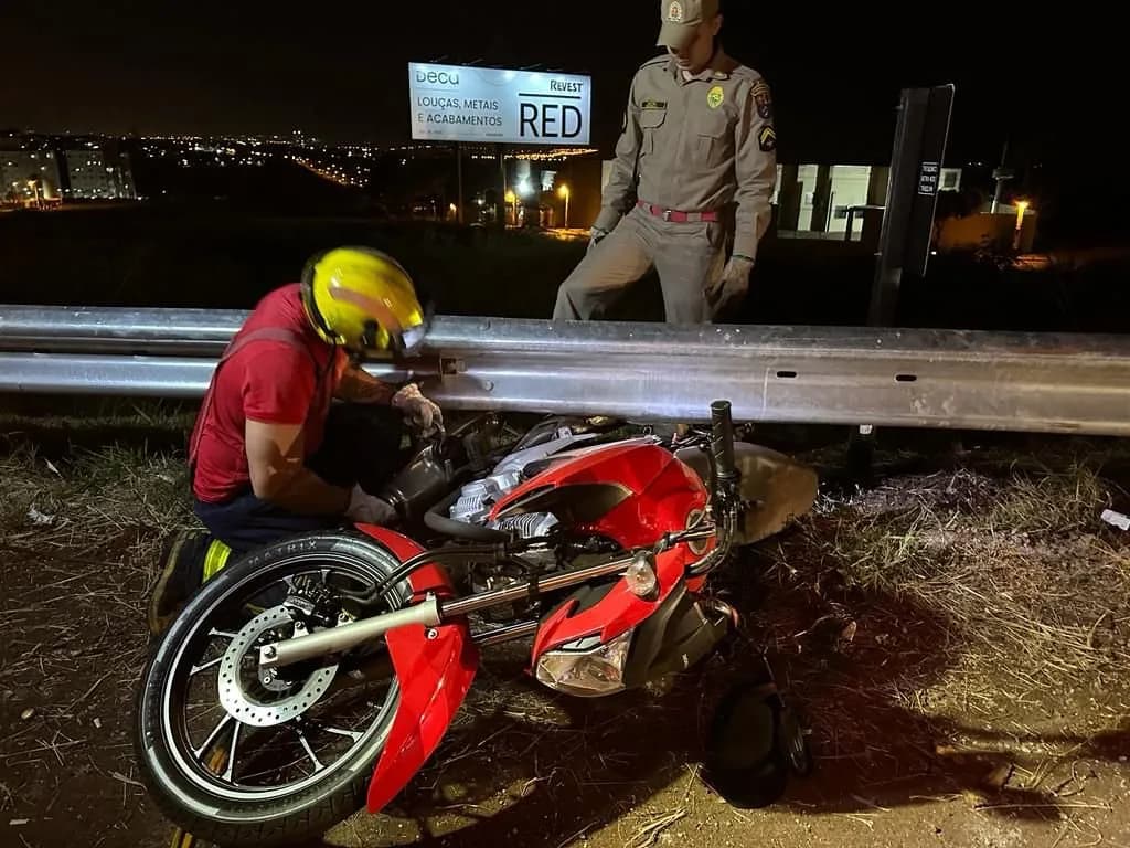 Motociclista é socorrido em estado grave após acidente no entroncamento da PR-317 e PR-323