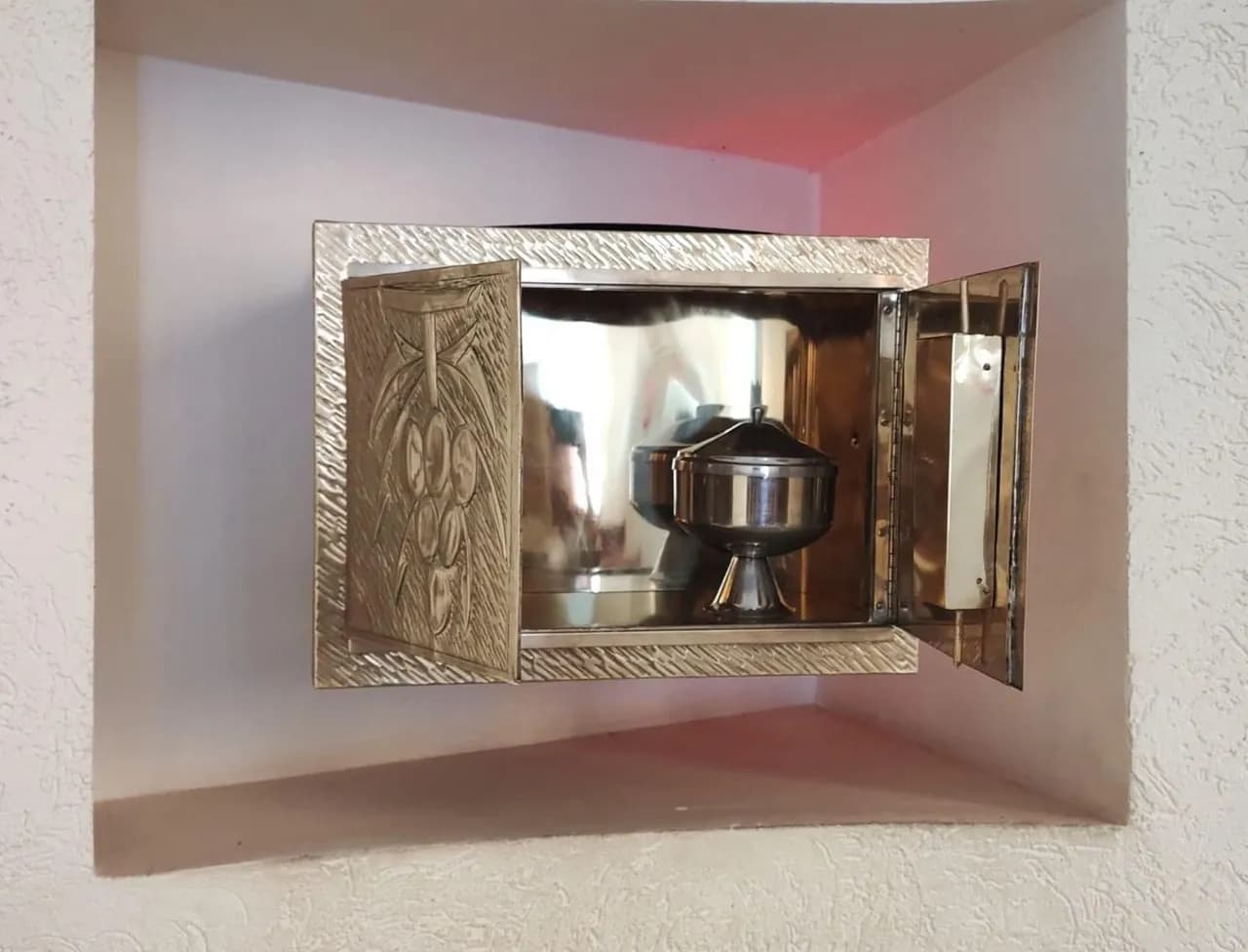 Igreja de Paiçandu tem objetos sagrados furtados. Até hóstia consagradas foram levadas pelo meliante