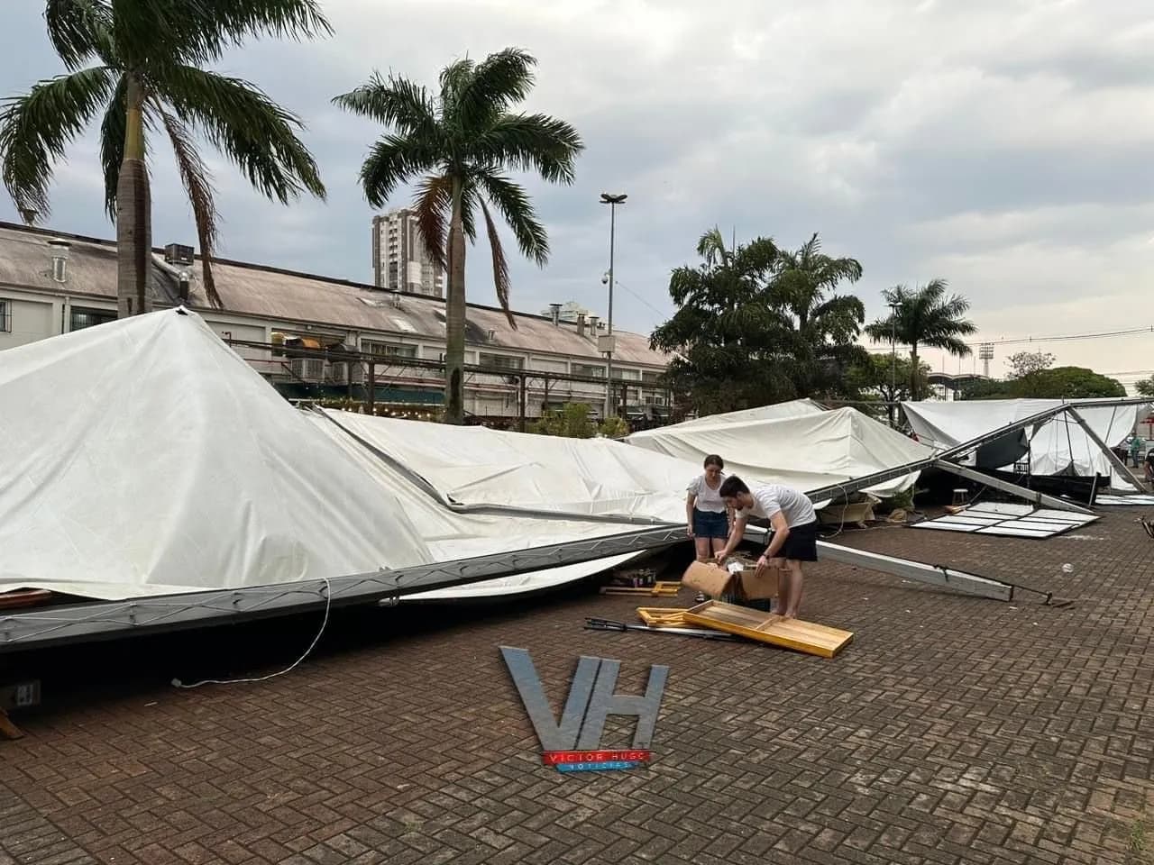 Tenda desaba por conta da forte chuva e 8 pessoas ficam feridas em Maringá