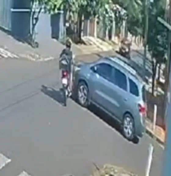 Motorista avança preferencial provoca acidente em cruzamento de Paiçandu e sai do local