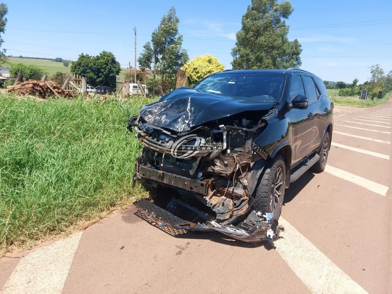 Motorista fica ferido após após colisão entre duas caminhonetes na rodovia PR-323