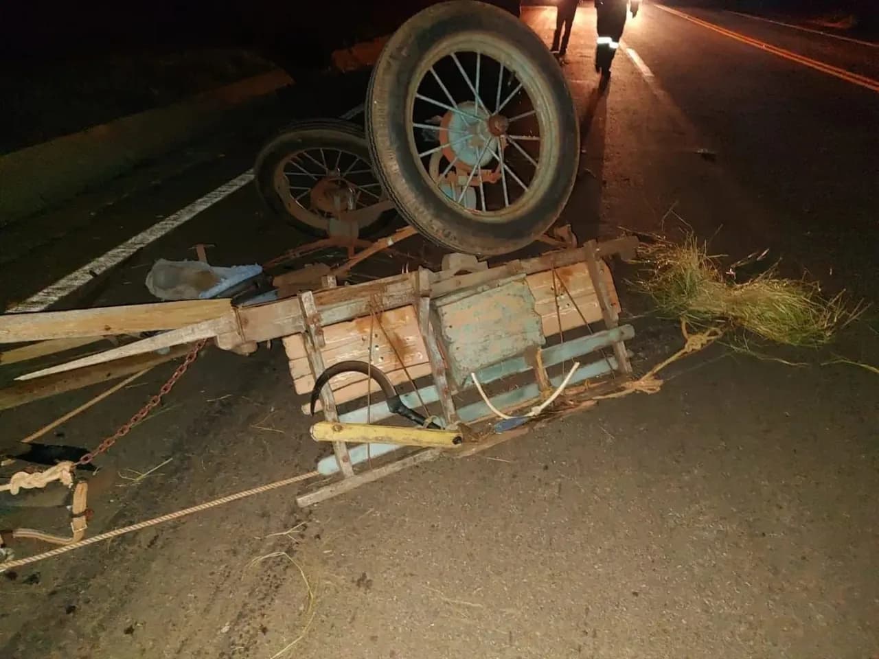 Homem em carroça morre após ser atropelado por caminhão na PR-323