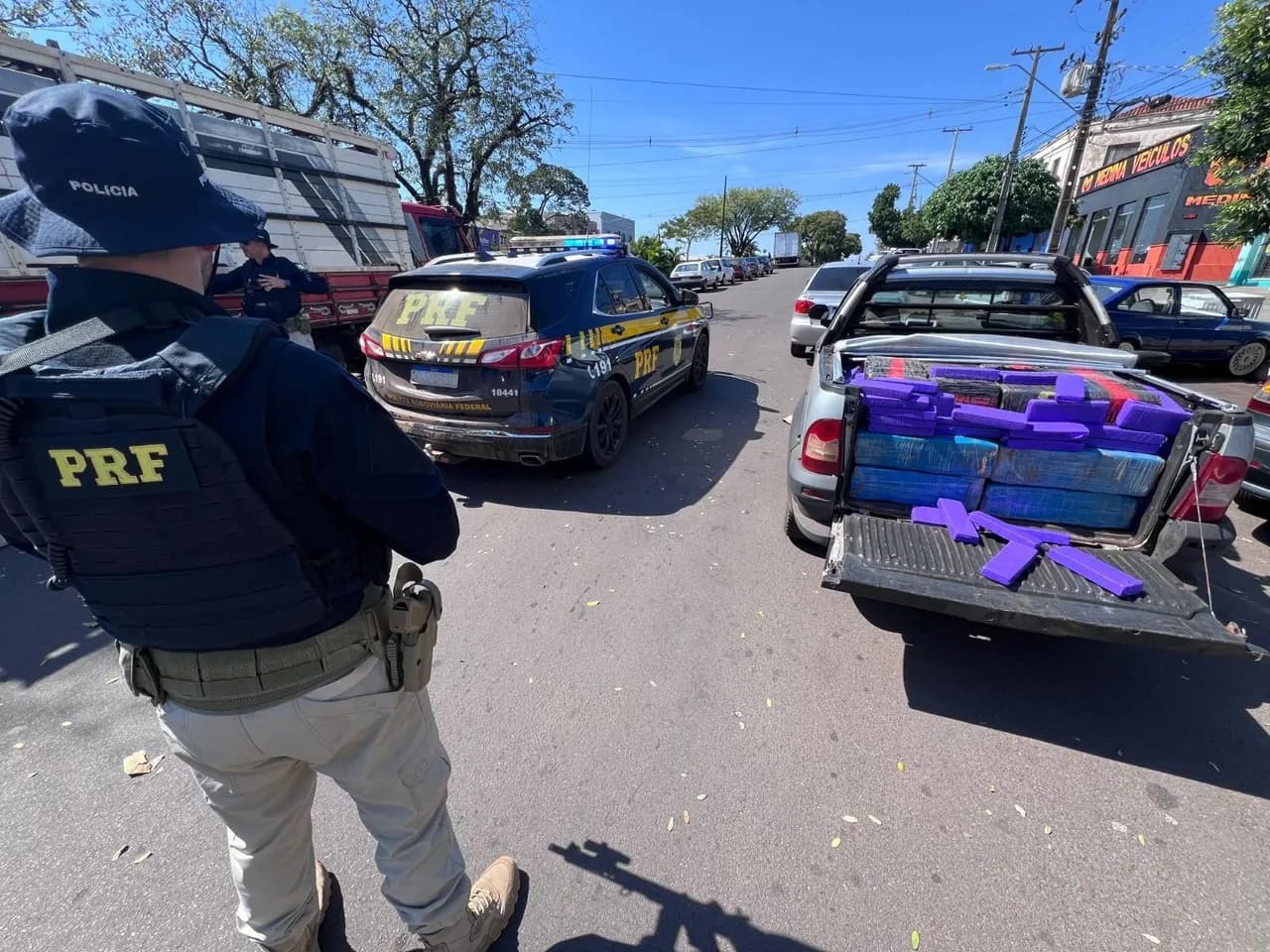 Mais de meia tonelada de maconha são apreendidas na PR-323