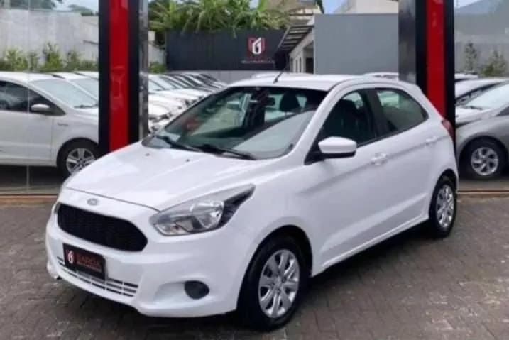 Casal tem carro roubado ao chegar em casa na noite desta segunda-feira em Maringá