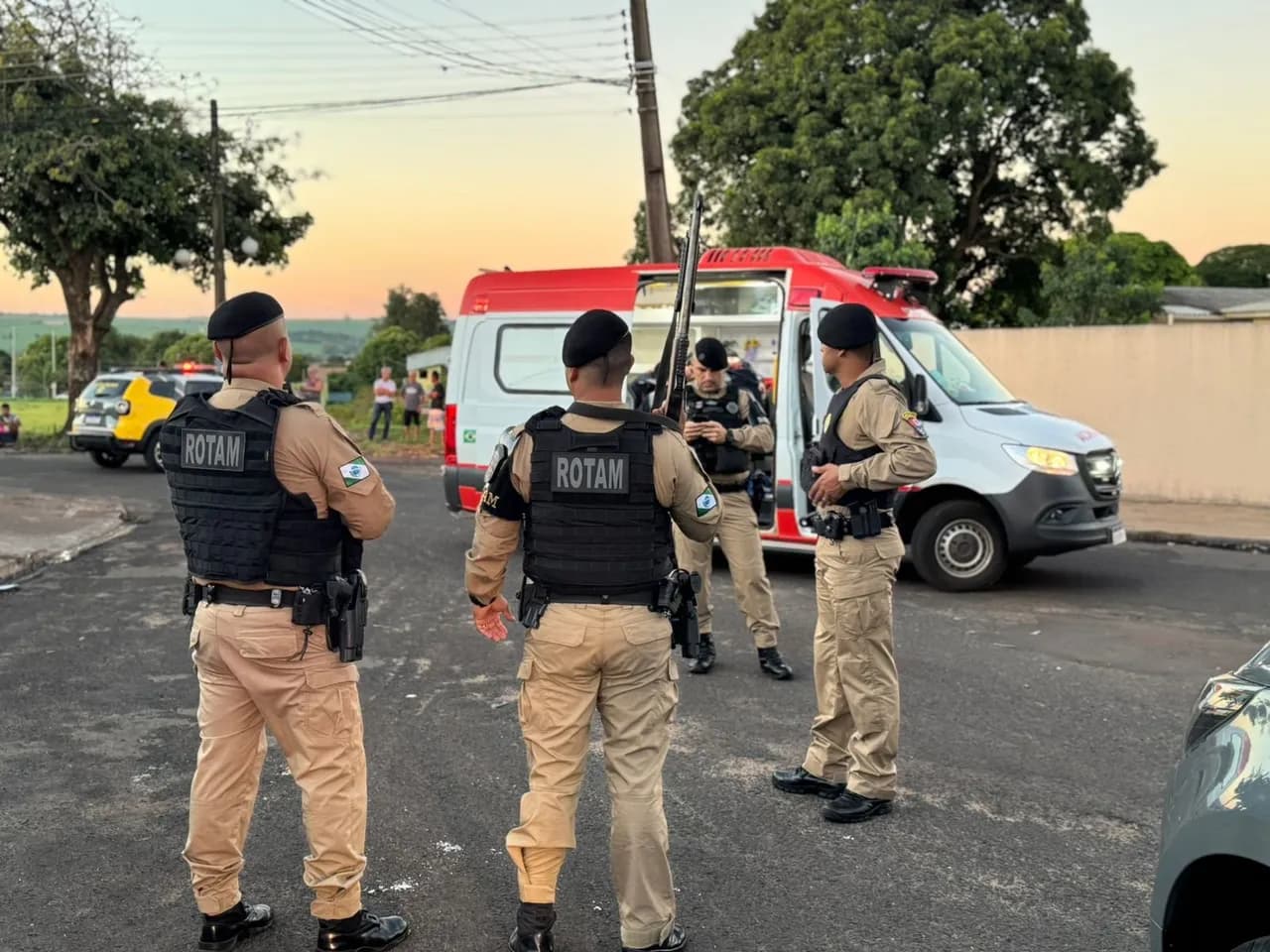 ROTAM age rápido e realiza prisão de envolvidos em tentativa de homicídio em Paiçandu. Vítima segue internada em estado grave
