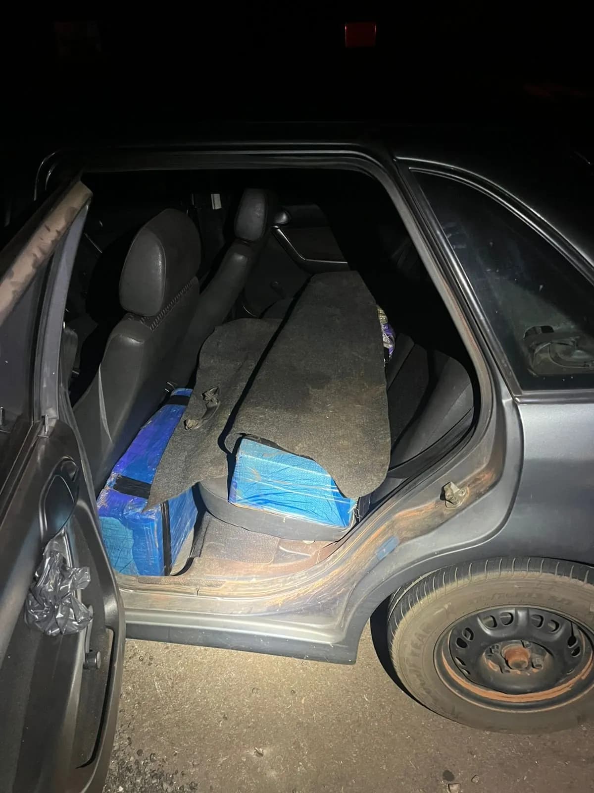 Com ajuda de cão farejador Polícia Rodoviária apreende mais de 80kgs de maconha da PR-323 em Doutor Camargo