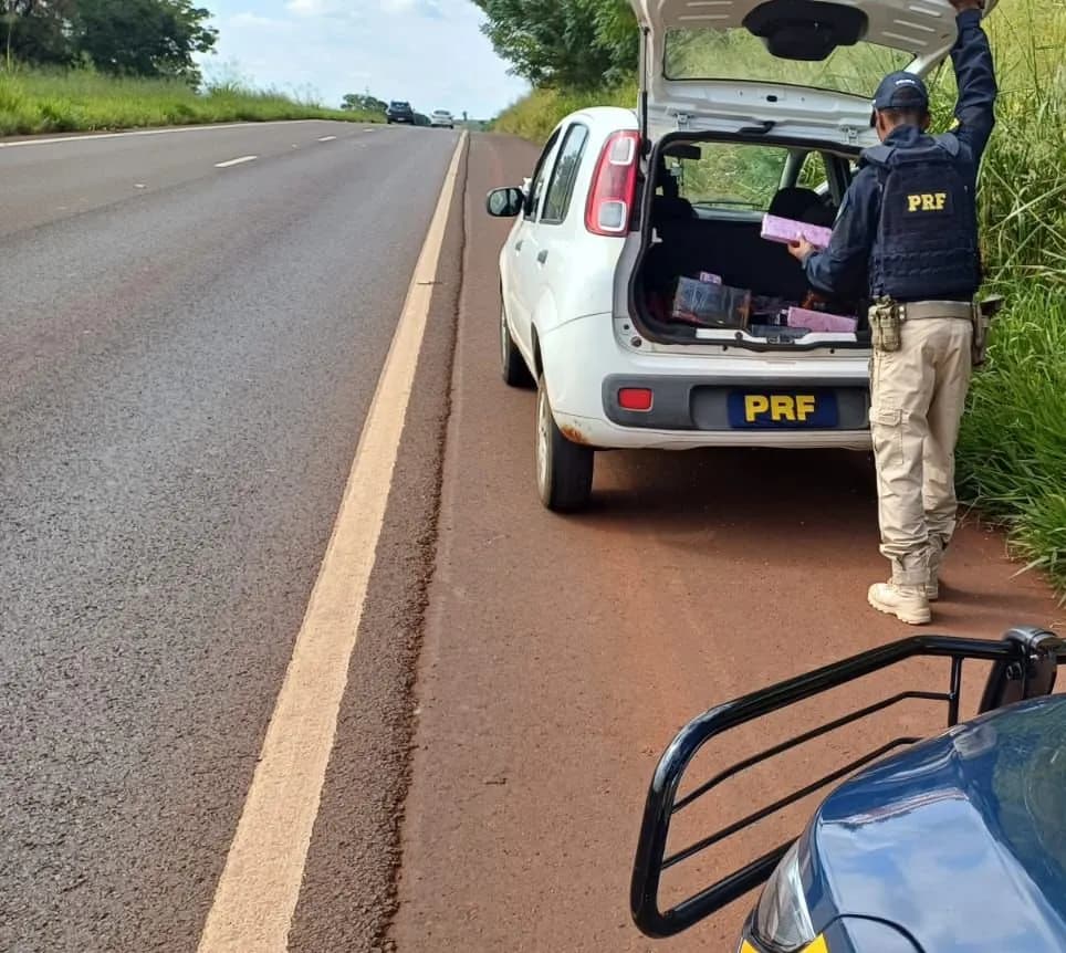 Cunhados são presos com mais de 90 kg de maconha na PR-323, em Paiçandu