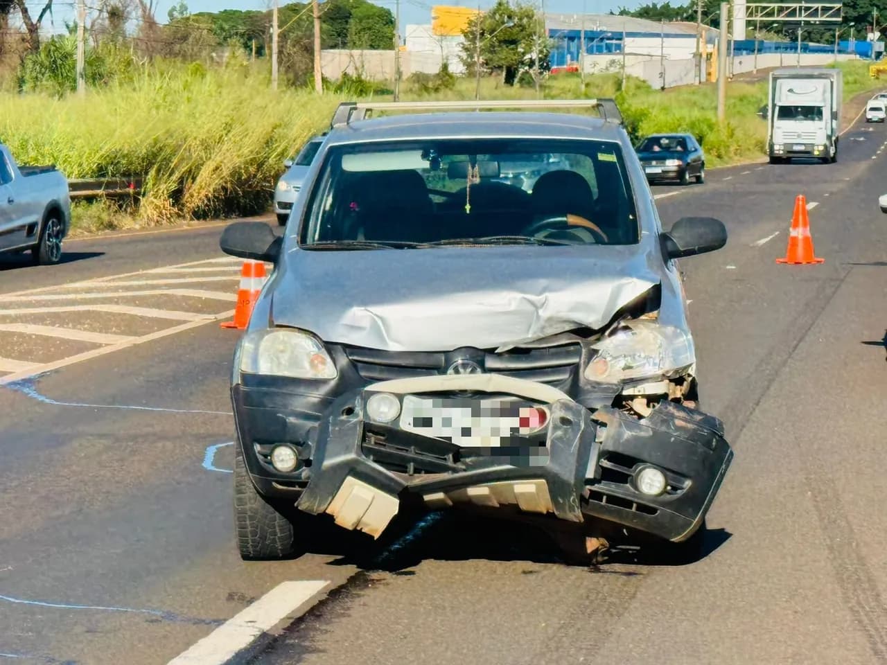 Engavetamento com 7 carros e uma moto deixa três feridos na PR-323 entre Paiçandu e Maringá