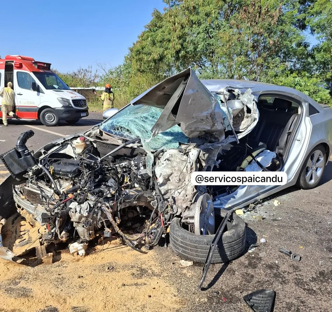 Colisão na PR-323: carro bate de frente em caminhão de Paiçandu e motorista fica em estado grave