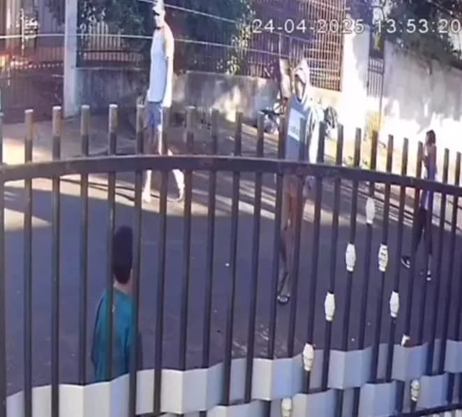 Meliantes furtam celulares de crianças que brincavam de frente a residência em Paiçandu