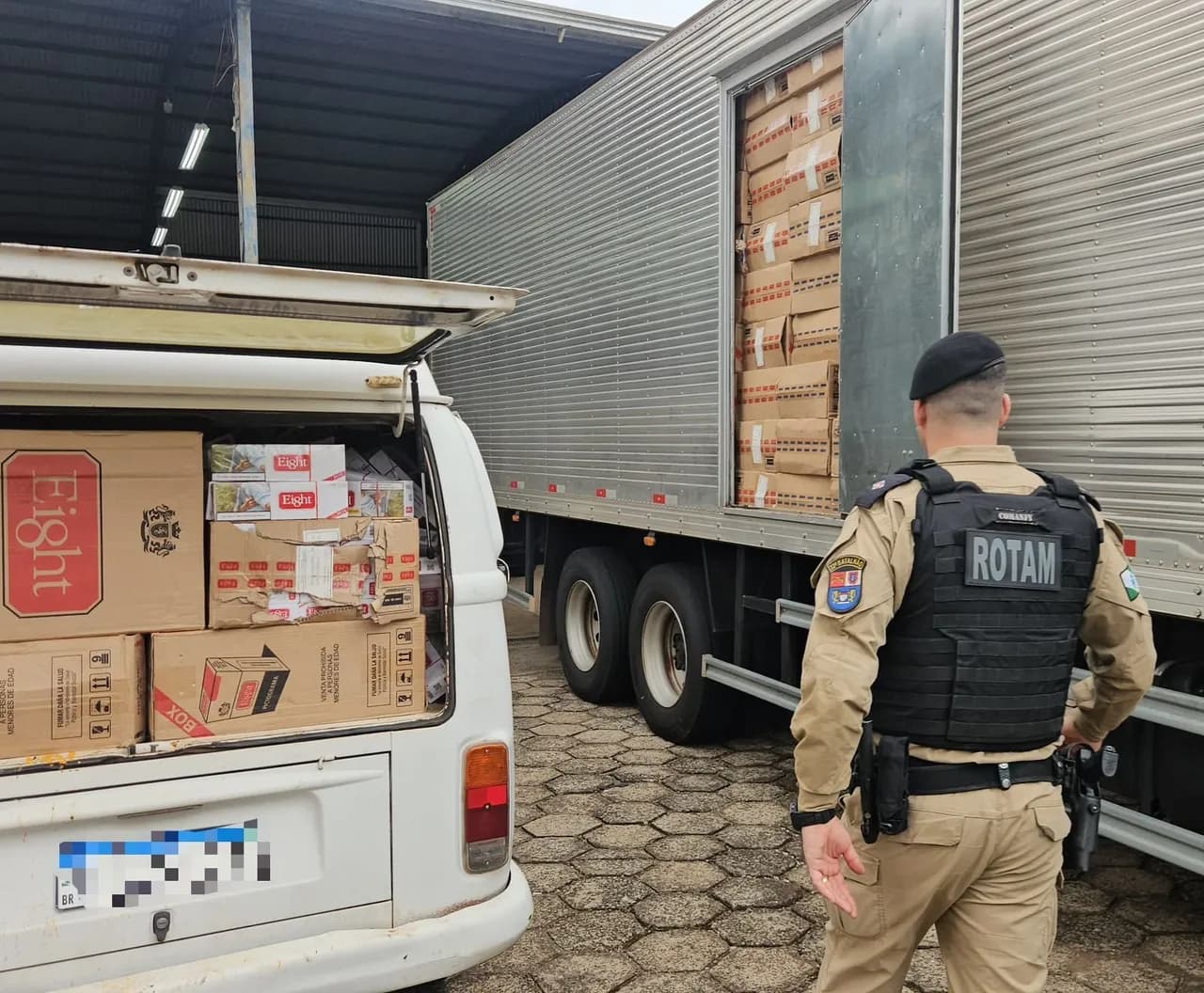Carga milionária de cigarros contrabandeados é apreendida pela Polícia Militar em Paiçandu