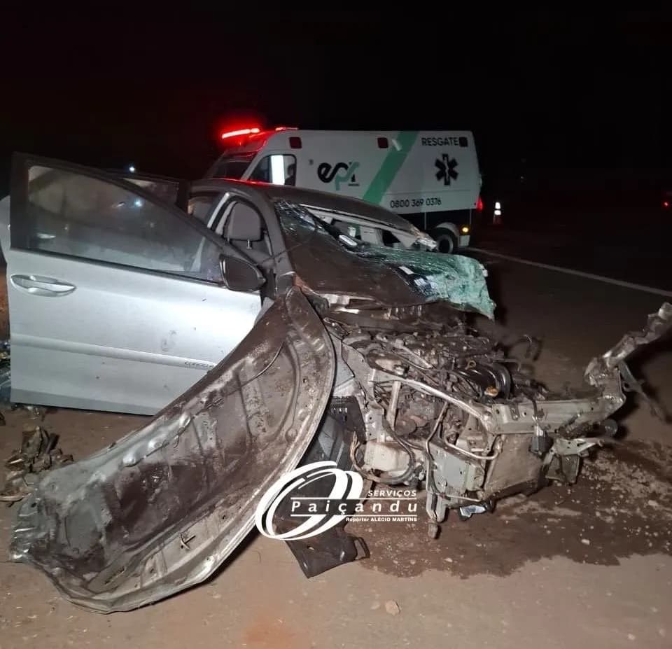 Colisão frontal entre carro e carreta tira a vida de motorista de 53 anos na PR-323