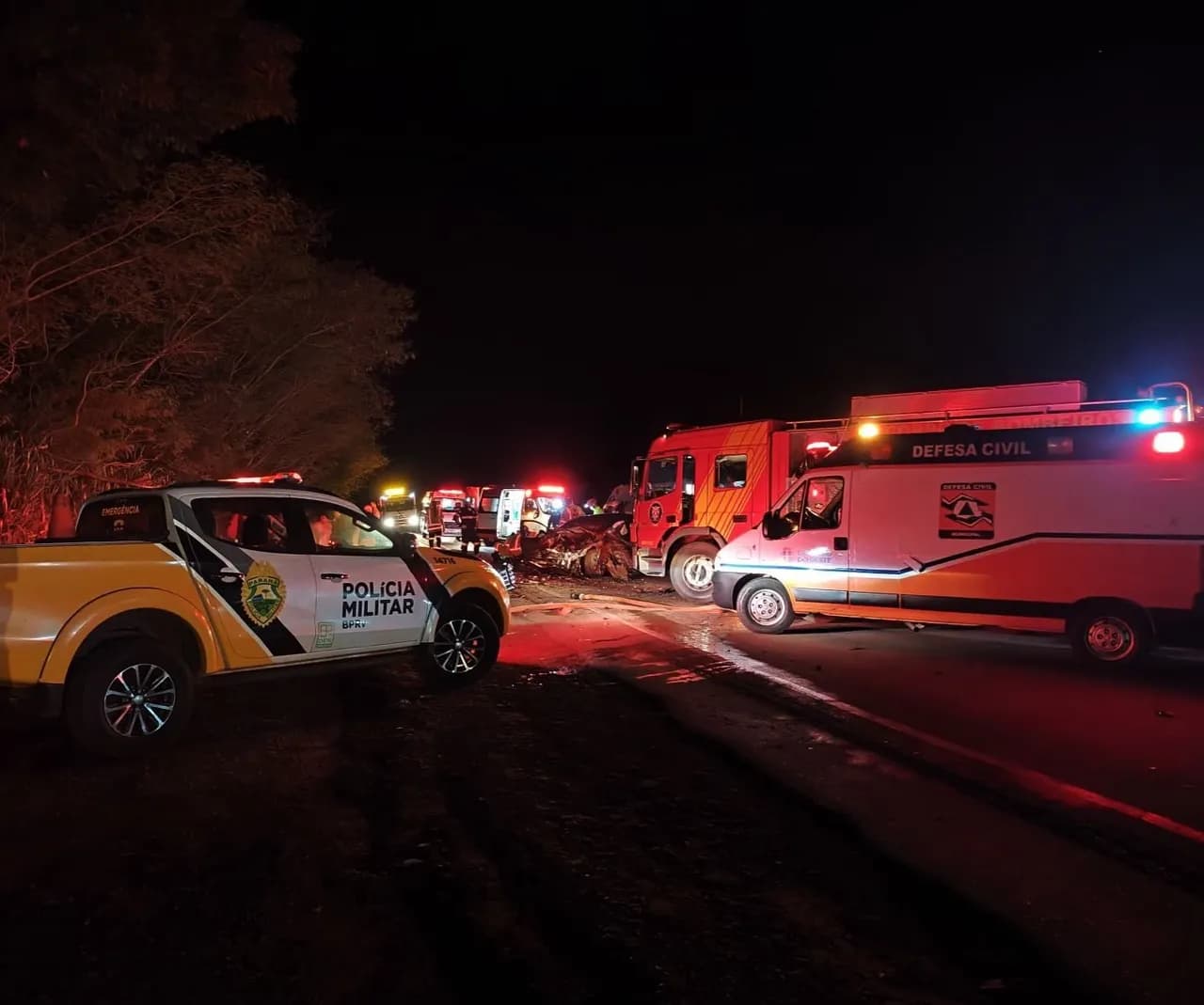 Motorista morre após colisão traseira de carro contra ônibus na PR-323
