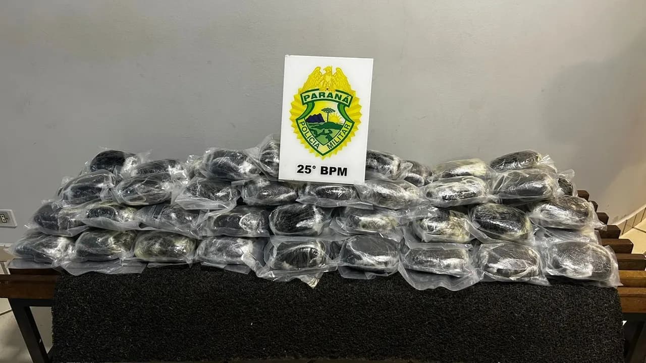 Durante abordagem, duas carretas são apreendidas transportando drogas na PR-323