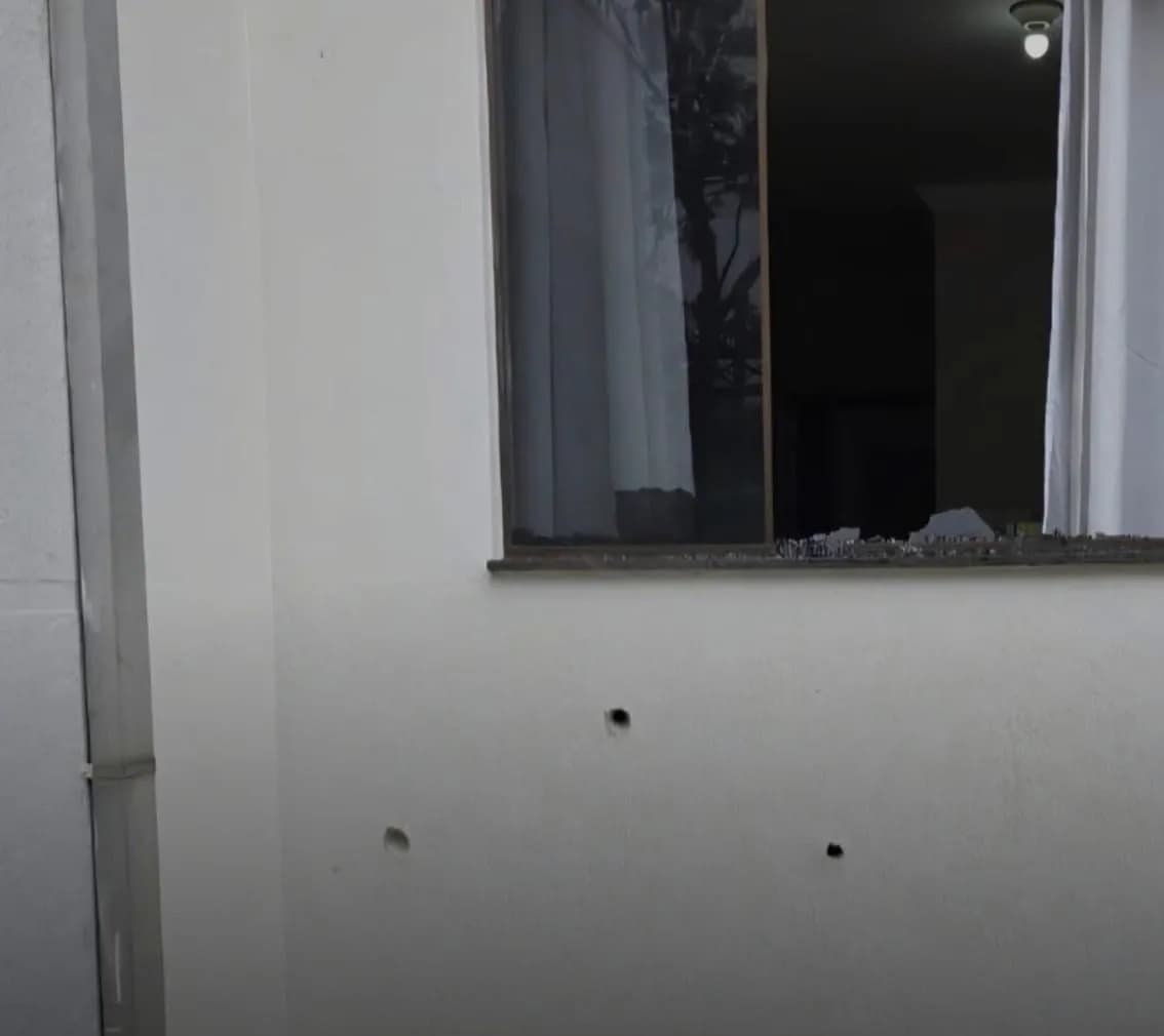 Casal e criança escapam por pouco após casa ser alvo de tiros em Maringá; motivação pode estar ligada a ação trabalhista
