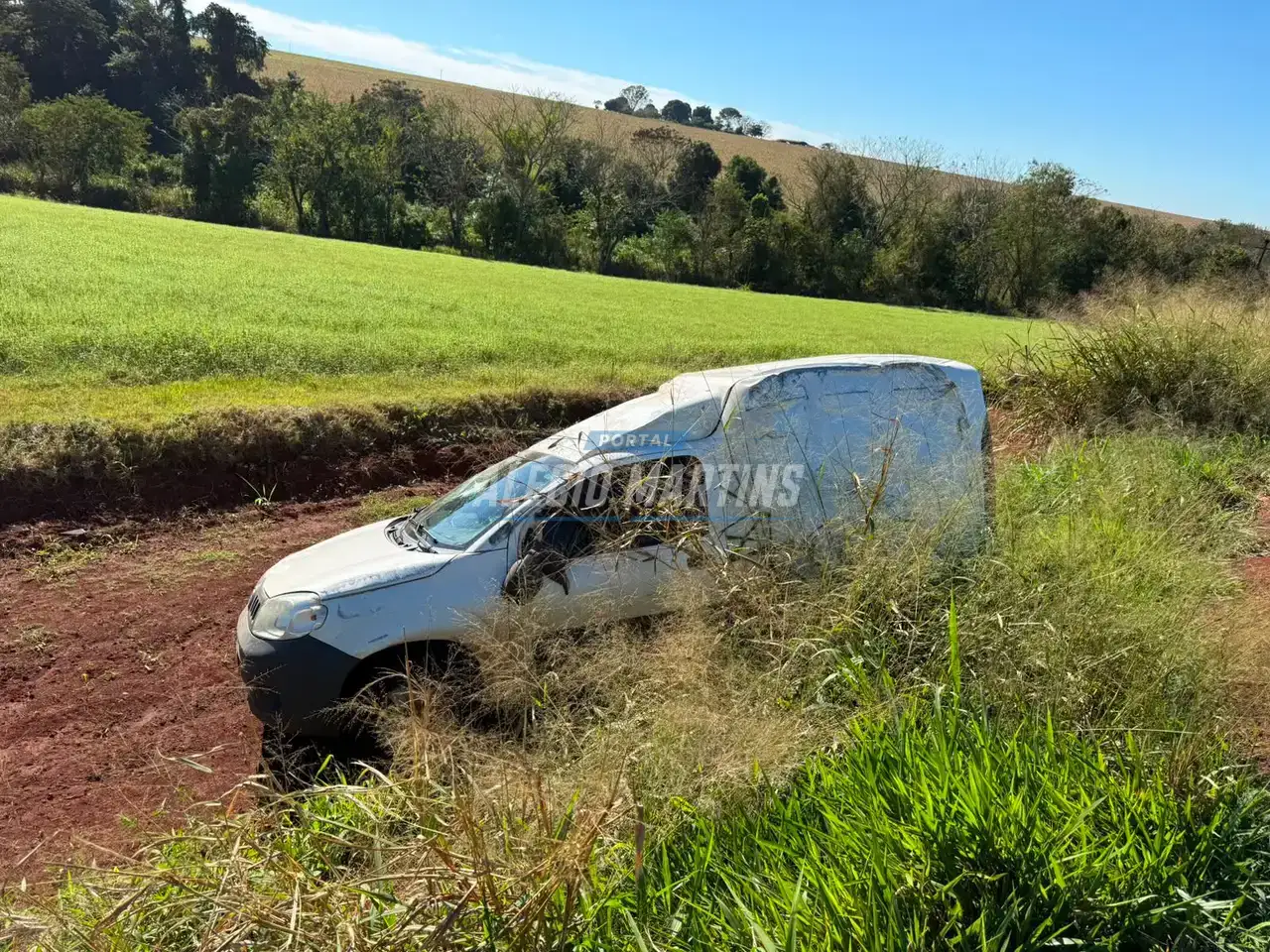 Motorista sai ileso após capotamento na rodovia entre Floresta e Itambé