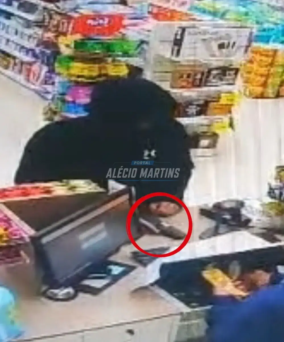 Dupla armada invade farmácia e rouba dinheiro do caixa em Paiçandu
