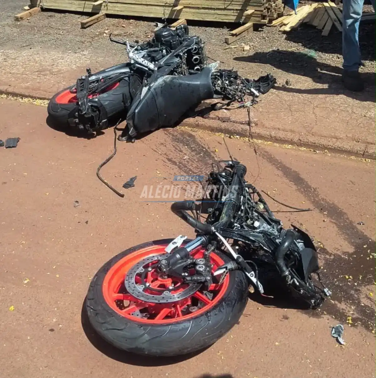 Impacto violento: motociclista morre e moto fica partida ao meio em Mandaguari