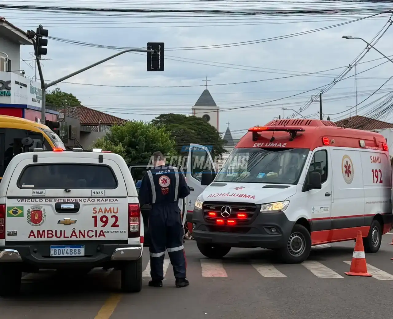 Idosa é atropelada por ônibus escolar no centro de Paiçandu