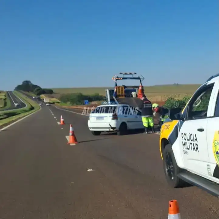 Pneu de carro estoura na rodovia e jovem fica ferida após capotamento entre Paiçandu e Água Boa