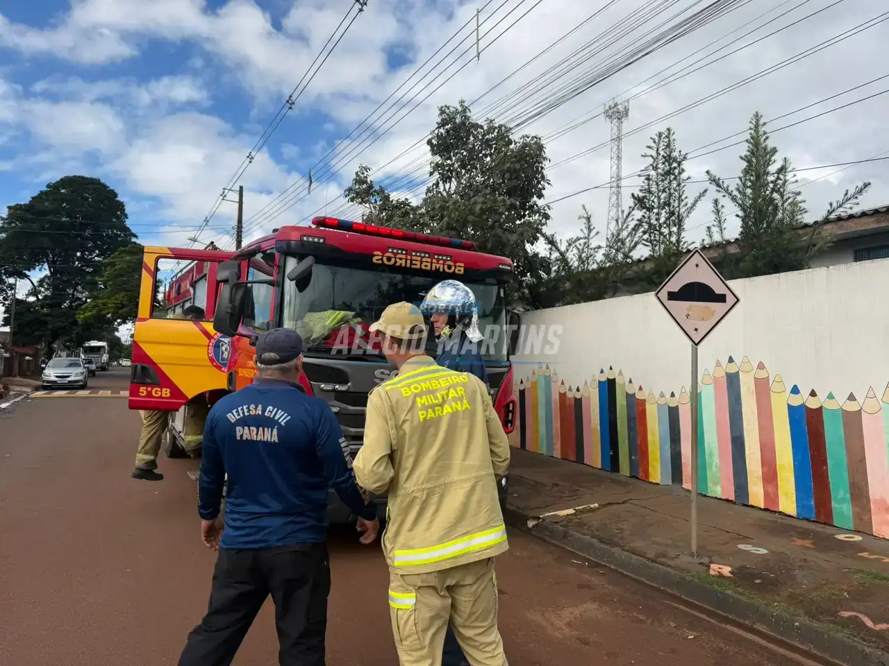 Princípio de incêndio mobiliza equipes na Escola Municipal Ângelo Banchi, em Paiçandu