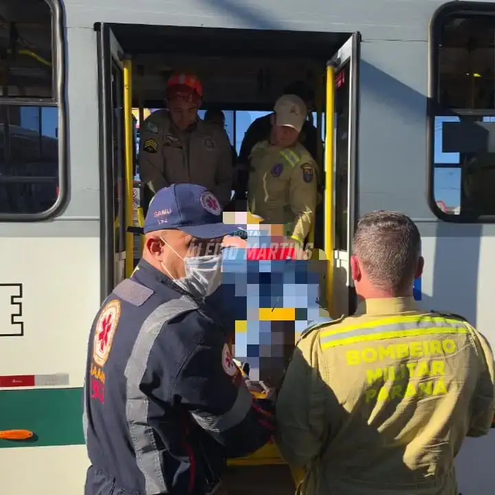 Seis pessoas ficam feridas após colisão entre ônibus e caminhão na Avenida Colombo, entre Maringá e Sarandi