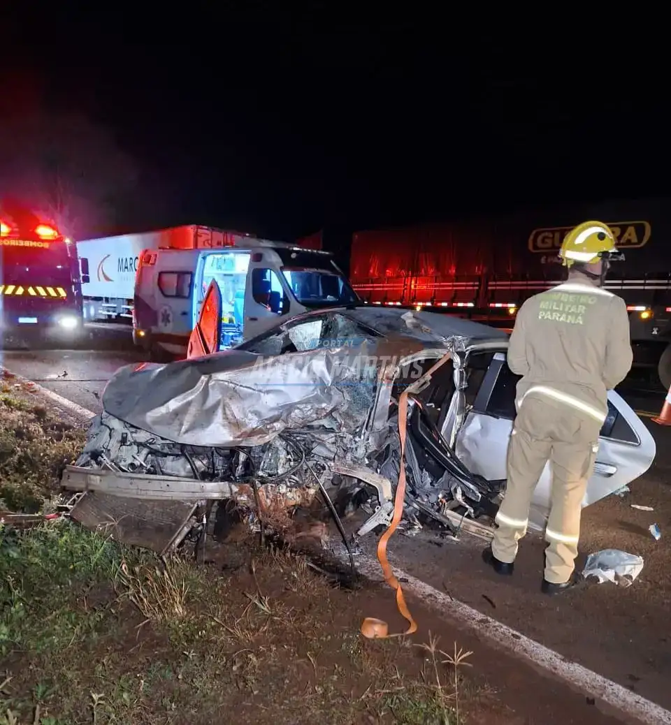 Duas pessoas morrem após grave colisão frontal na PR-323 entre o Rio Ivaí e Jussara
