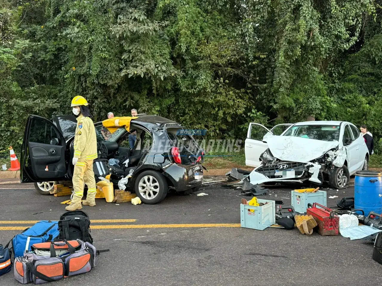 Acidente envolvendo três veículos deixa cinco feridos na PR-323, entre o Rio Ivai e Jussara