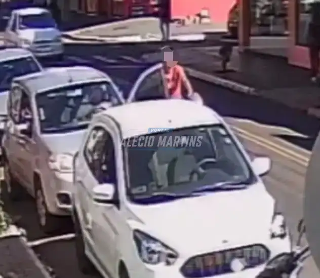 Ciclista fica ferida após ser atingida por porta de carro em Paiçandu