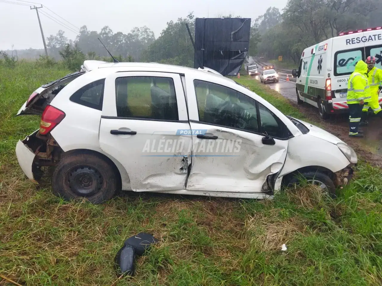 Motorista fica ferido após tentativa de ultrapassagem na PR-323