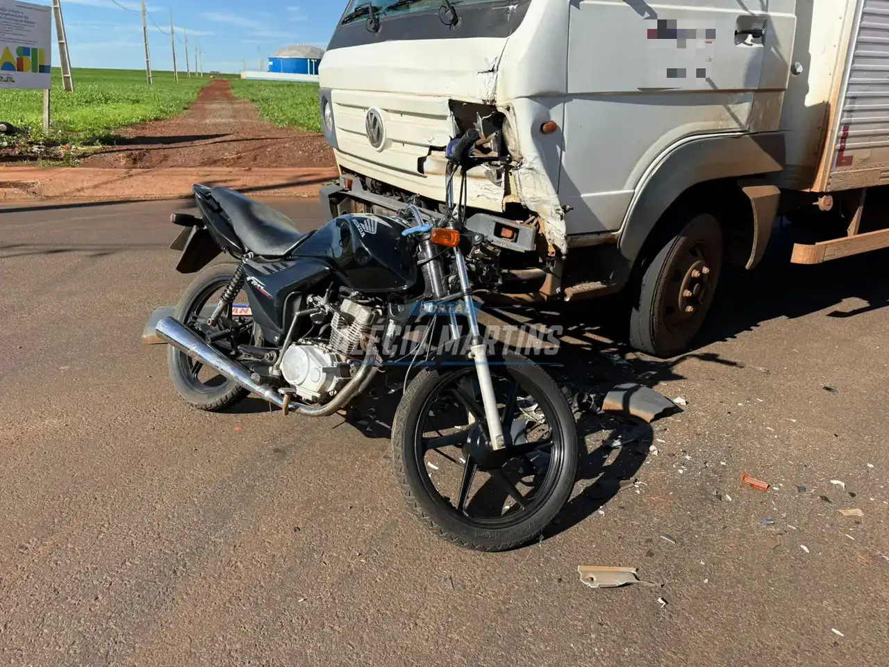 Motociclista fica ferido após colisão com caminhão no Jardim Bela Vista 1, em Paiçandu