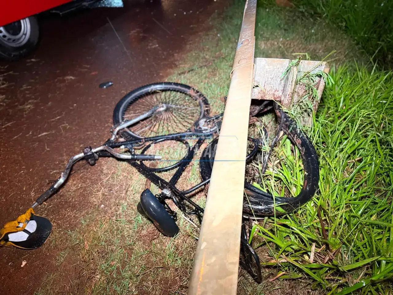 Ciclista sofre ferimentos graves e bicicleta fica destruída após acidente em Paiçandu