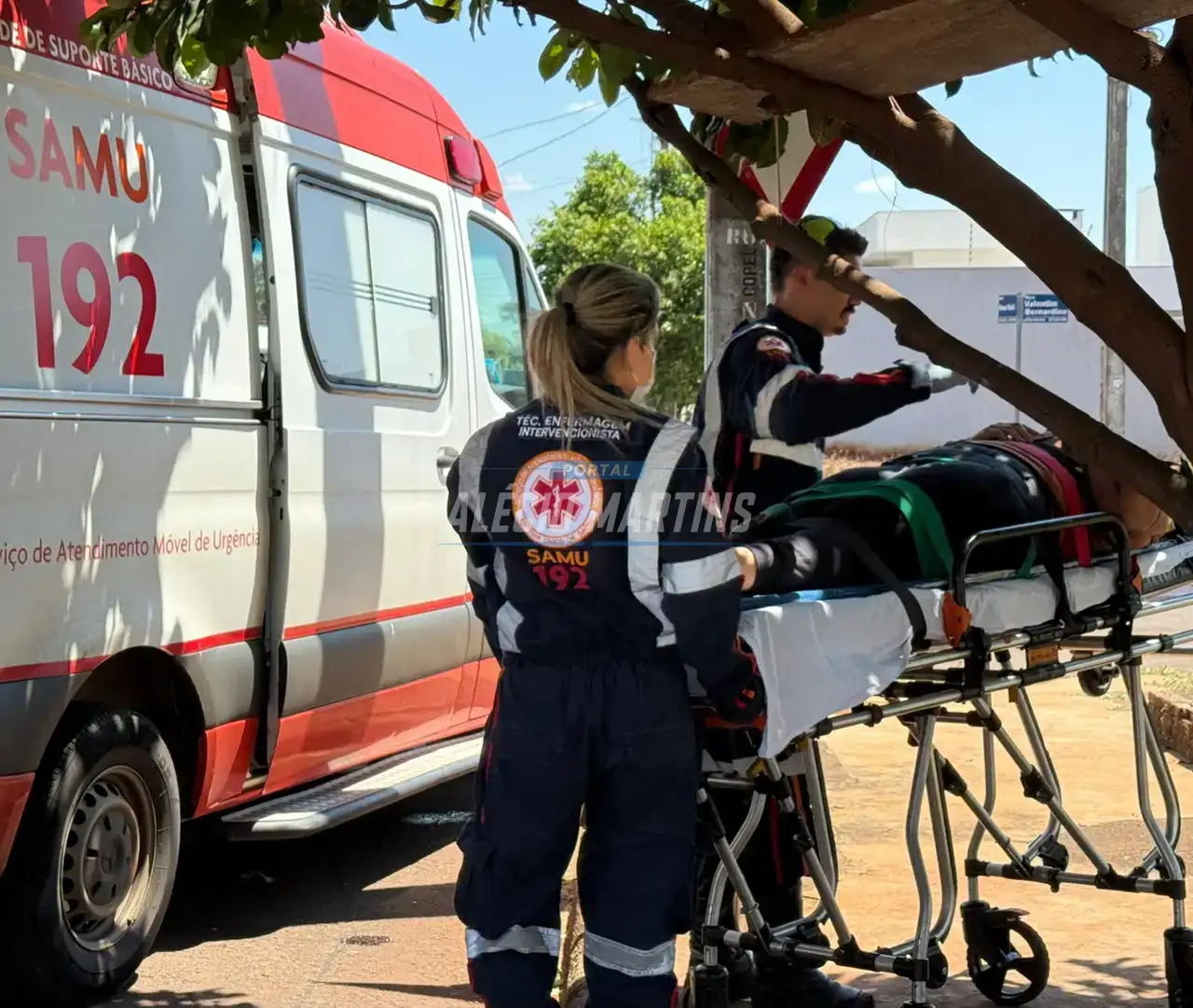 Mulher fica ferida após colisão entre duas motos em cruzamento de Paiçandu