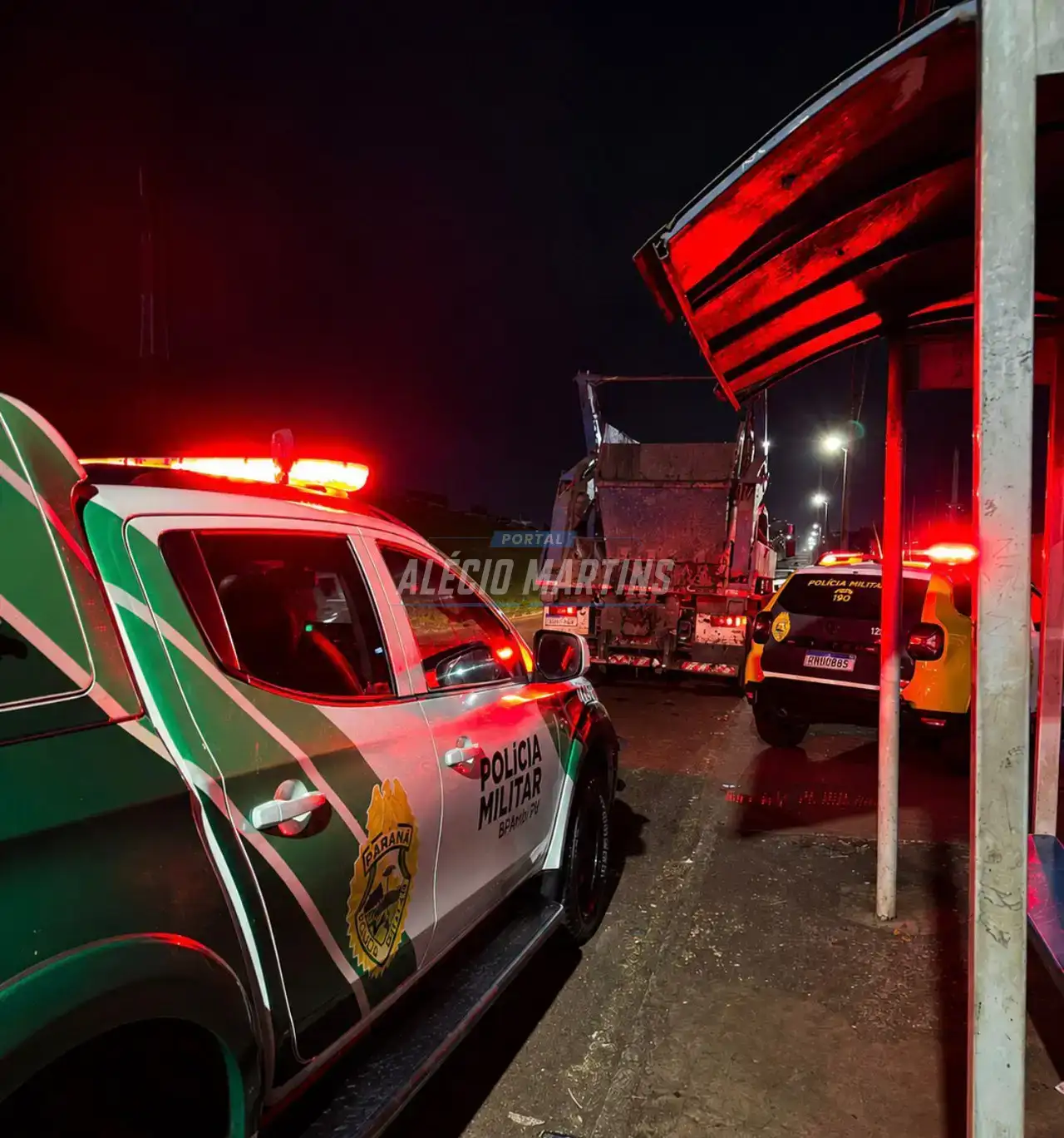 Caminhão é abordado após deixar dejeto pelas ruas de Paiçandu