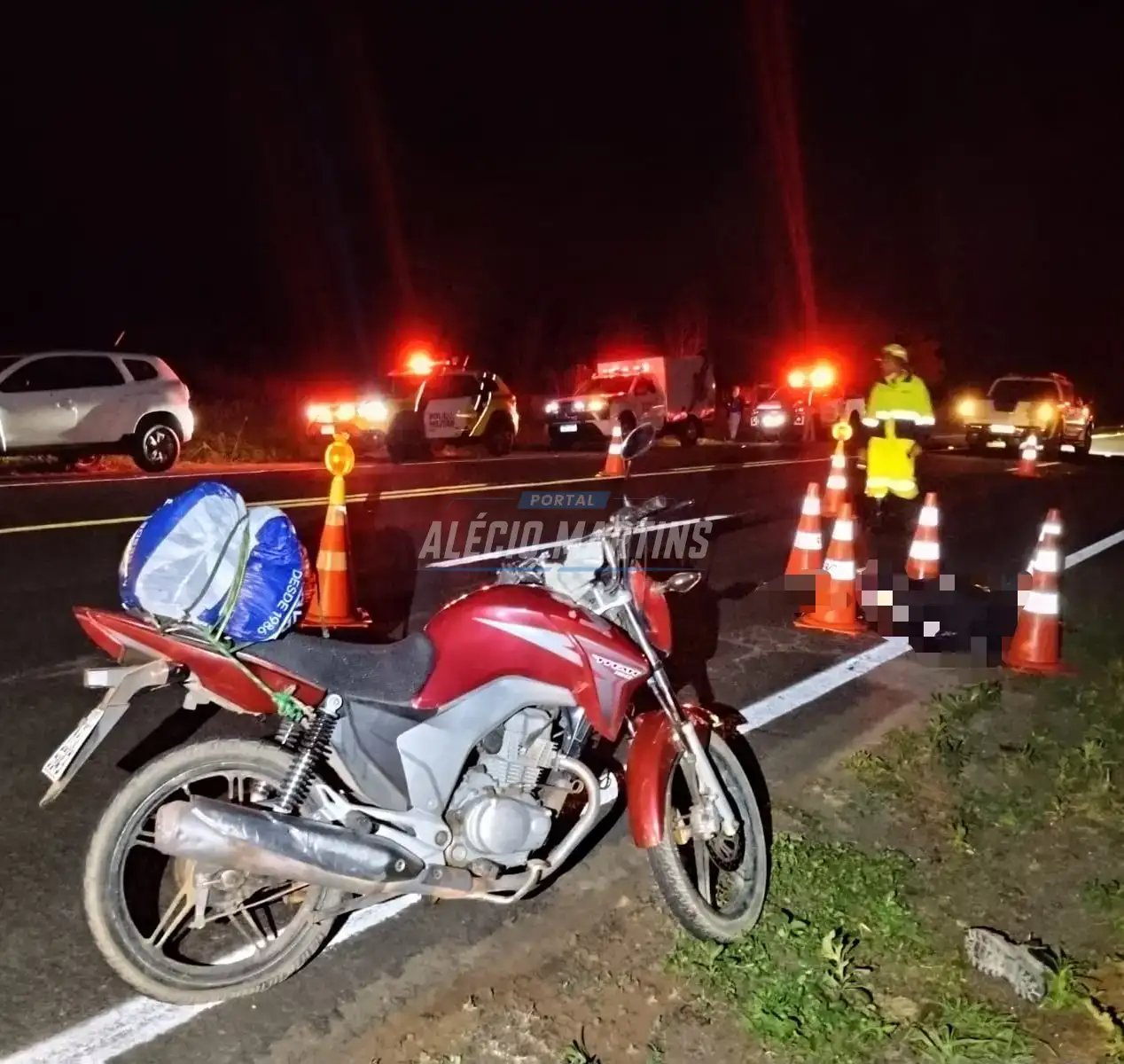 Motociclista desce para verificar problema na moto e morre atropelado na PR-323