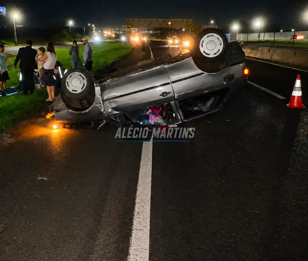 Mulher fica ferida após capotar veículo na rodovia entre Maringá e Paiçandu