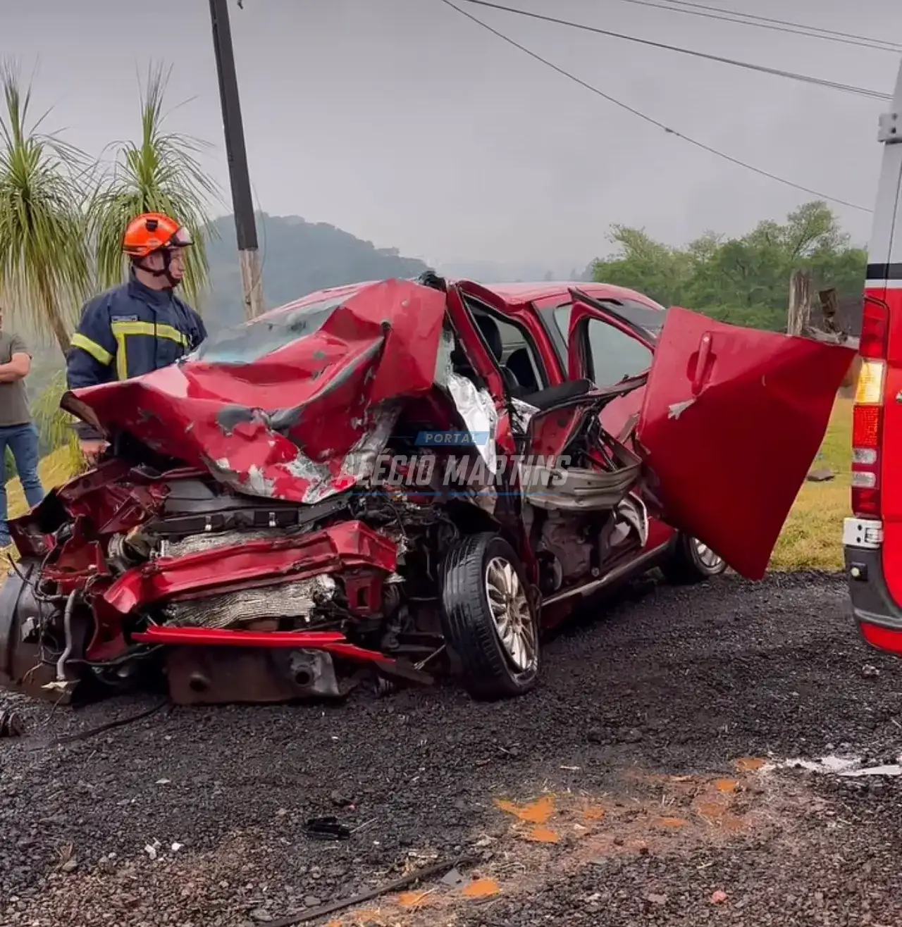 Mulher morre em grave acidente entre carro e carreta na BR-369, em Jandaia do Sul