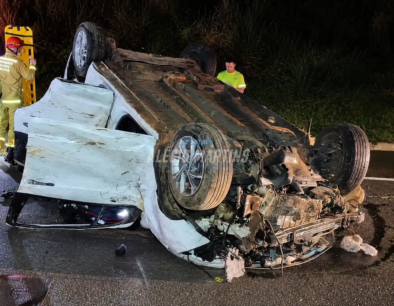 Motorista fica gravemente ferida após capotamento na BR-376 entre Maringá e Iguatemi