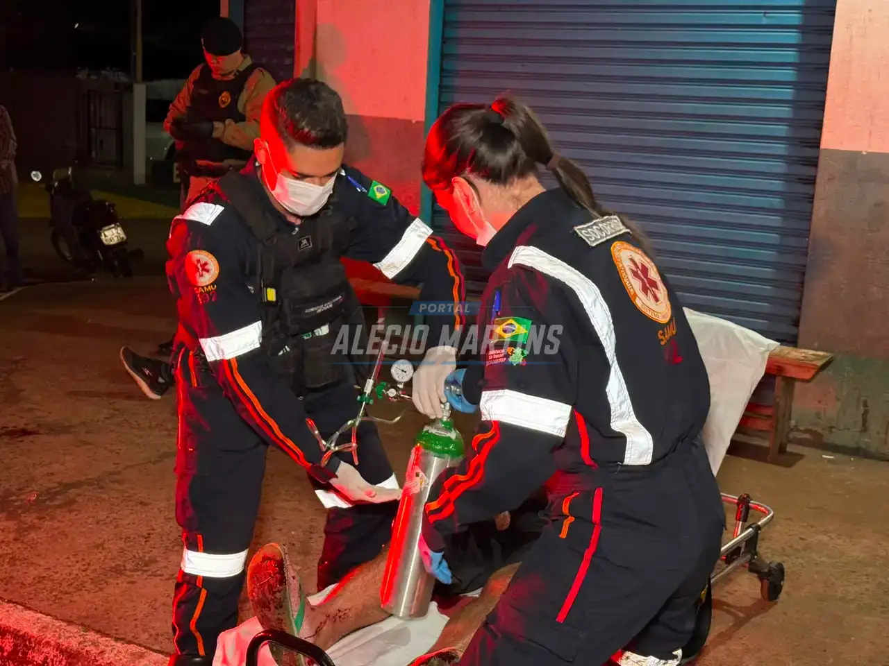 Homem é socorrido em estado grave após ser esfaqueado na frente de bar em Paiçandu