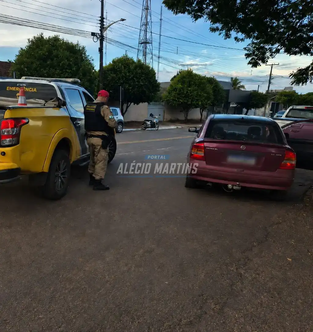 Fuga na PR-323 - Motorista sem habilitação foge por 30 km da PRE e acaba na delegacia