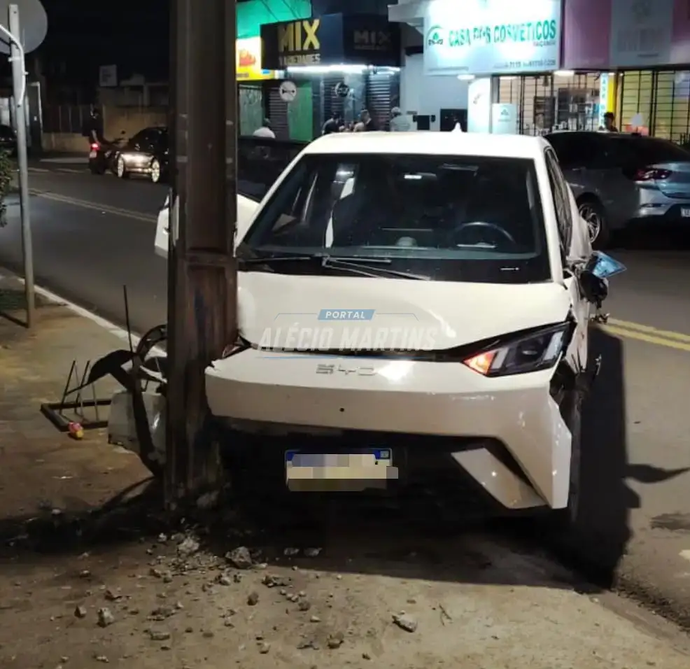 Motociclista fica ferido após colisão frontal com carro na Avenida Sílvio Alves, em Paiçandu