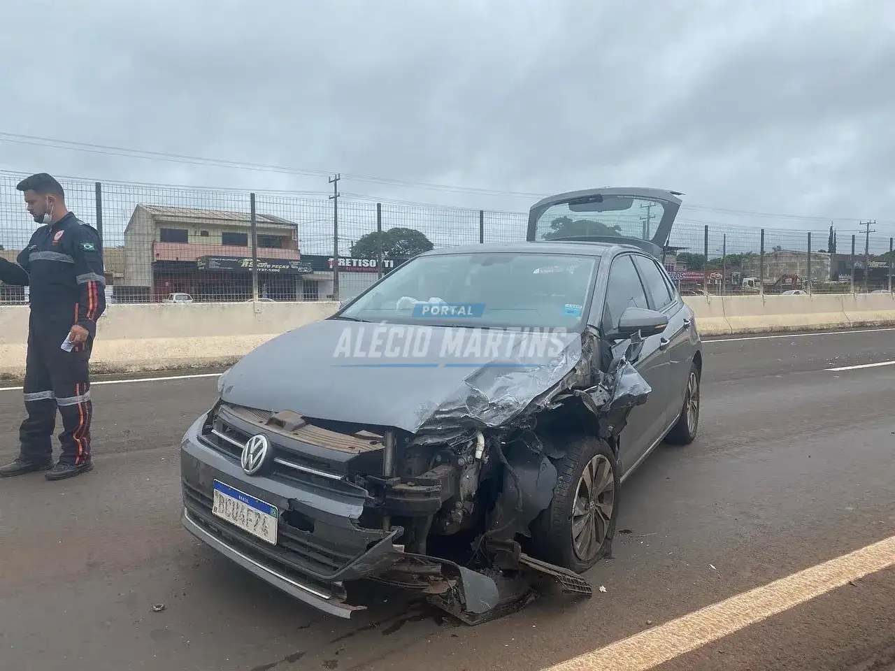 Gestante é socorrida pelo SAMU após colisão traseira na rodovia em Paiçandu