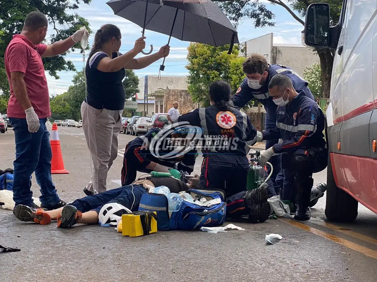 Motociclista é socorrido em estado gravíssimo após sofrer queda no centro de Paiçandu