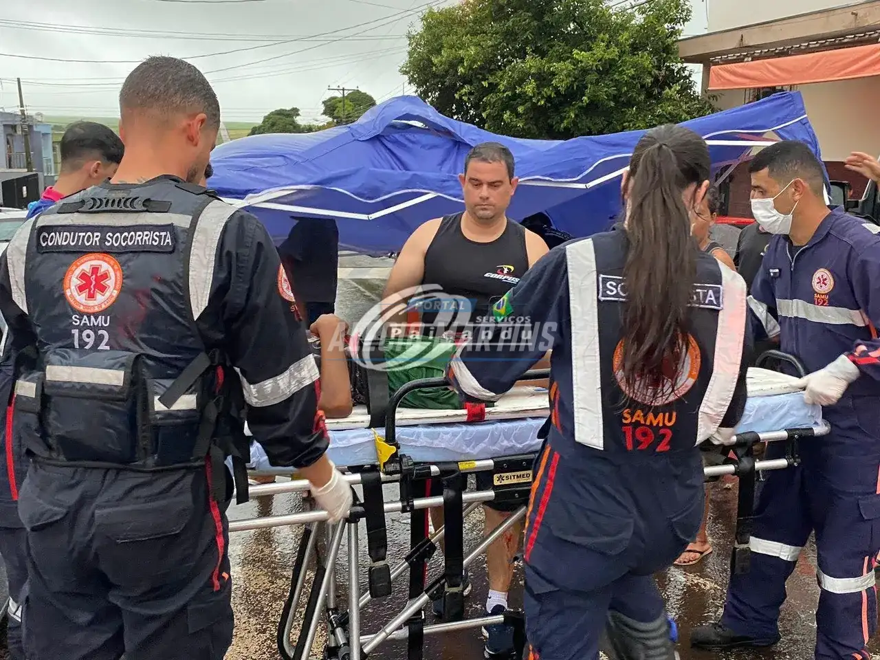 Criança com bicicleta é socorrida após bater de frente com carro em Paiçandu