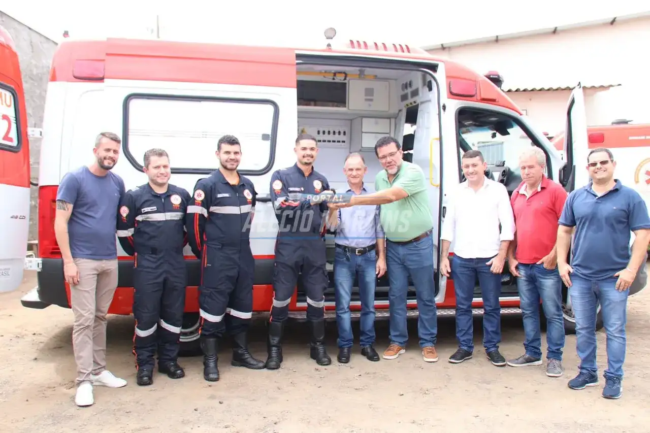 Prefeito Ismael Batista, entrega ambulância nova para o SAMU de Paiçandu