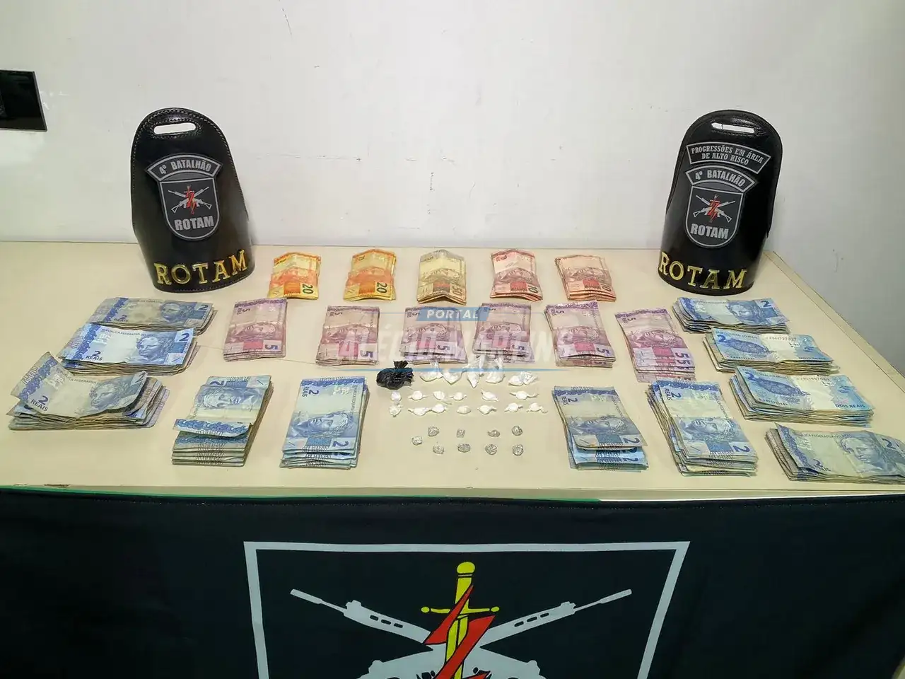 Combate as drogas - ROTAM apreende crack, cocaína e dinheiro em Paiçandu. Um homem foi preso