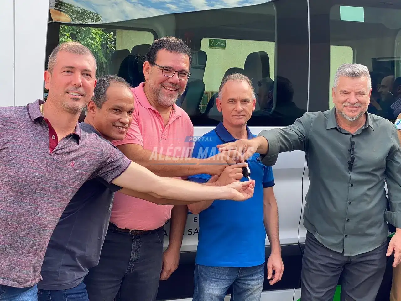 Municipío de Paiçandu recebe duas vans para saúde. Verba do município e do Deputado Jacovós