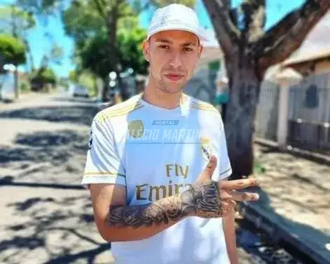Jovem vai atender chamado na porta de casa e é assassinado a tiros, na região